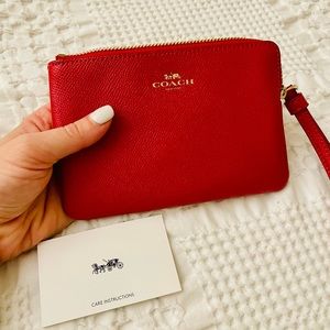 COACH WRISTLET- NEW 🌟